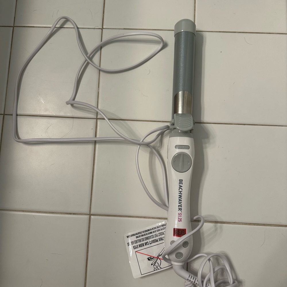 Beachwaver S1.25 Curling Iron - White and Gray